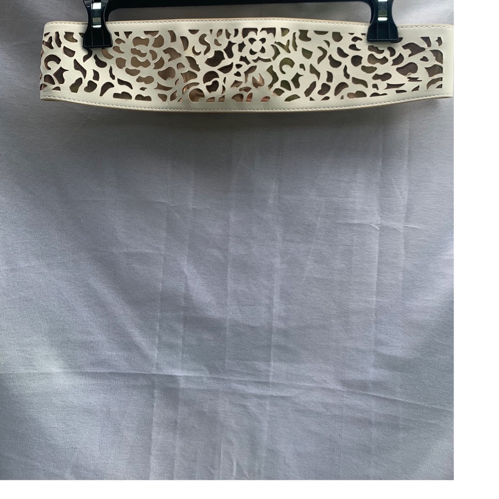 ⭐️ 90’s ⭐️ WIDE Laser Cut BELT H&M Gold & Cream EUC - Picture 3 of 11